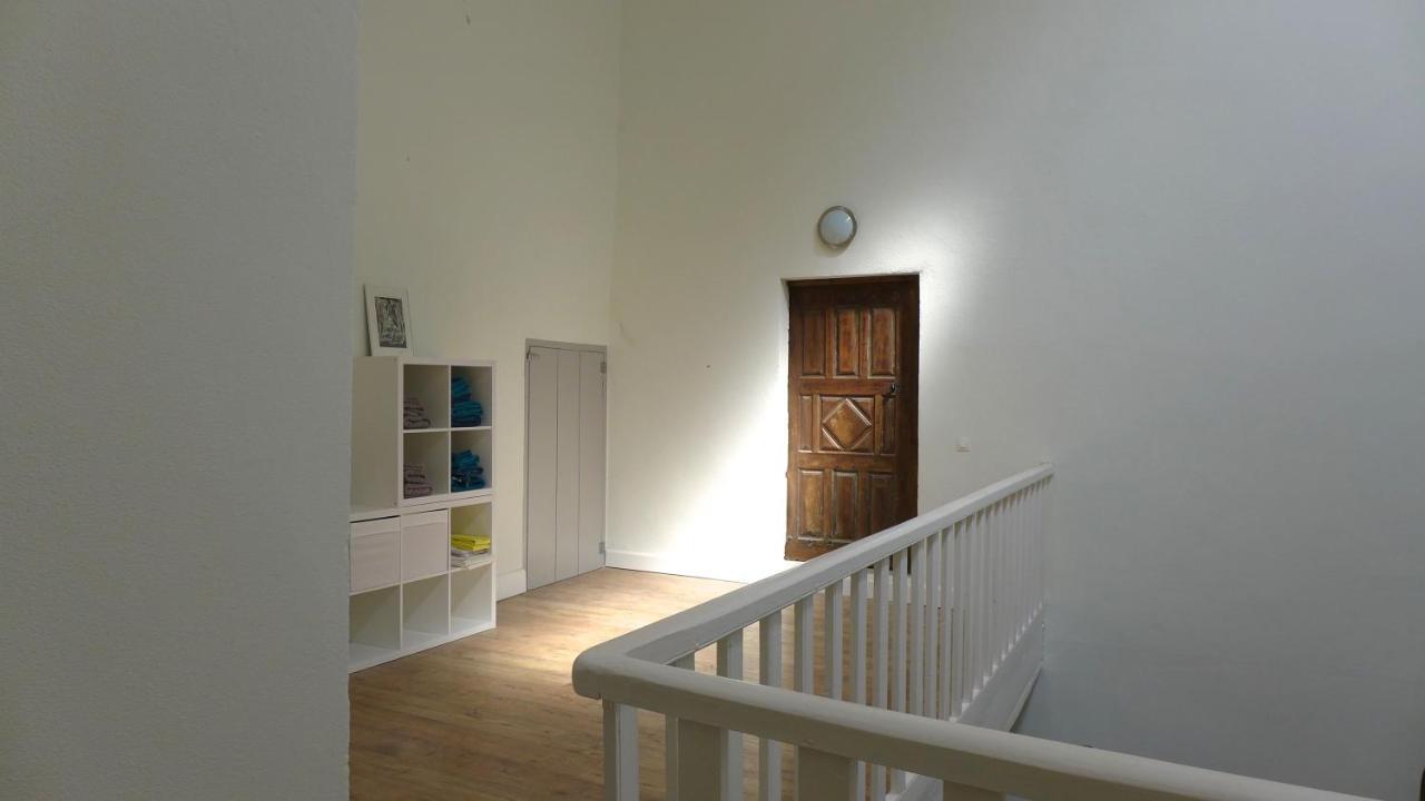 Le Ciel Par-Dessus Le Toit Bed & Breakfast Salavas Exterior photo
