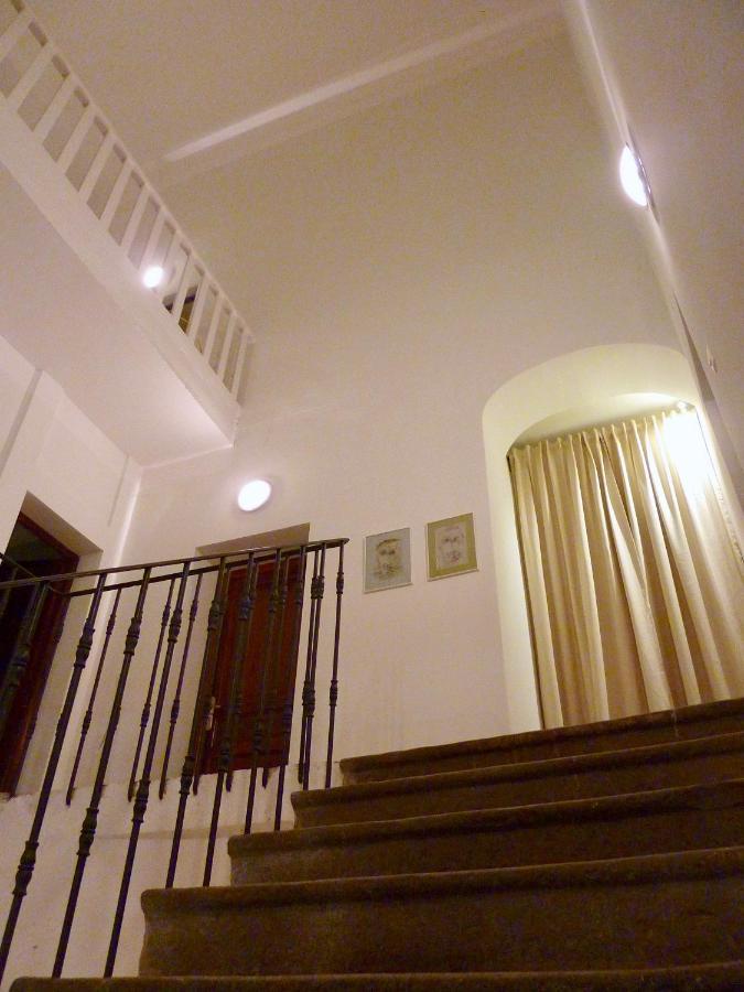 Le Ciel Par-Dessus Le Toit Bed & Breakfast Salavas Exterior photo